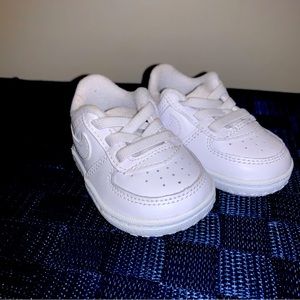 NIKE Force 1 Crib baby shoes, white color, size 2c, used 2 times, comes in box